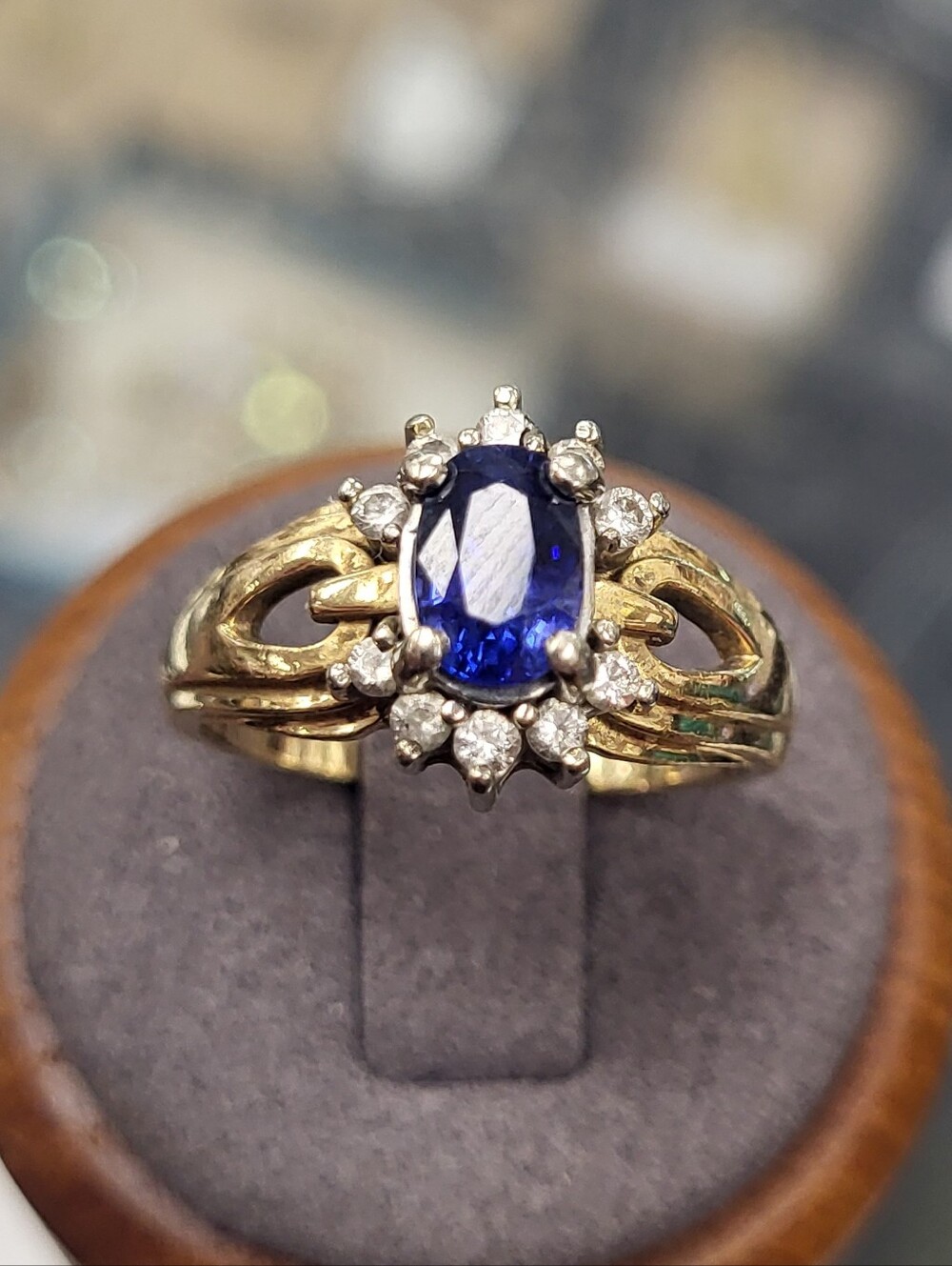 18K Gold Sapphire And Diamond Ring Size 7.75